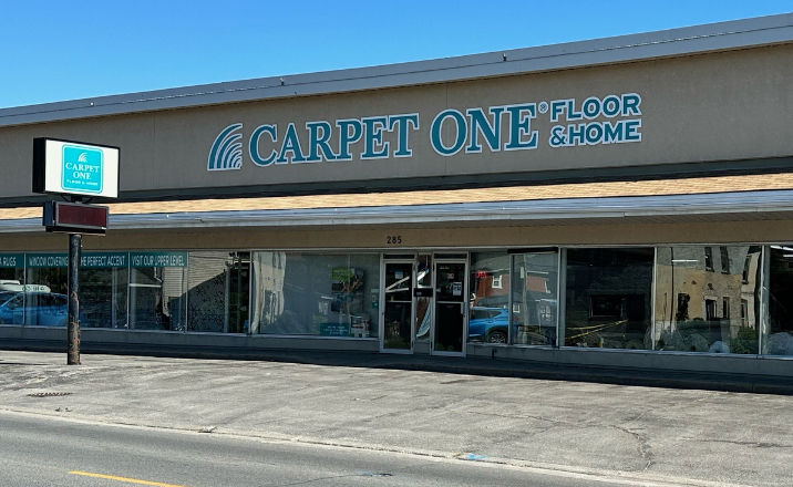 customers doing a flooring quiz to find the right floor for their home